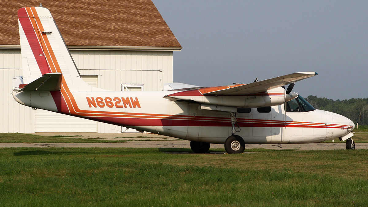 Full size: Central Airlines AC50 N662MW at Jackson County Airport-Reynolds Field